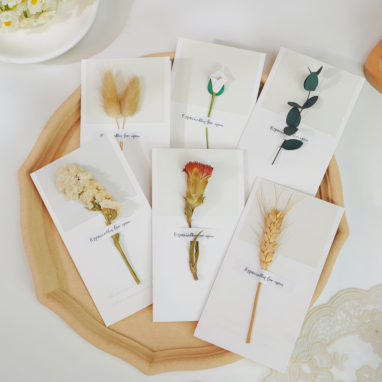 Dried flower greeting card on white background Mother's Day Teacher's Day Valentine's Day universal card handwritten blessing greeting card small fresh blessing