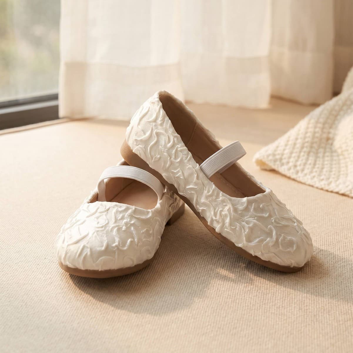 Spring and Autumn Soft Sole Elastic Band Flat Dance Shoes Elegant French Pleated Girls Flat Shoes Fashion Children's Dance Shoes