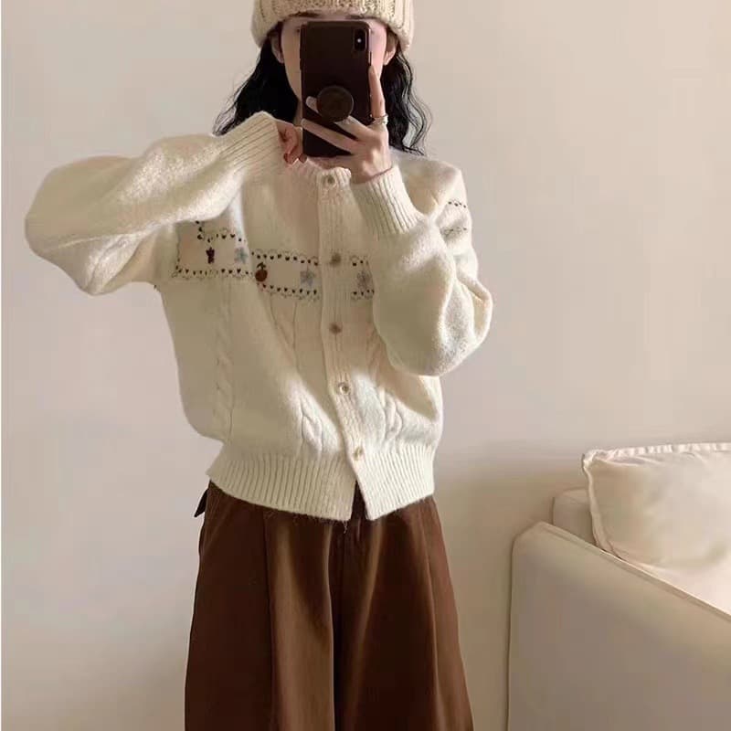 Vintage Embroidery New Year Youthful Cardigan for Women, Loose Fit, Thick Autumn/Winter Inner Layer, Soft Knit Top Coat