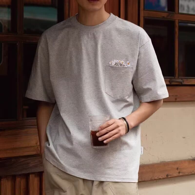 Solona Cool Embroidered T-Shirt for Men, Summer Loose Fit, Round Neck, Small Daisy Pocket, 7A Antibacterial Short-Sleeve Tee, Wholesale