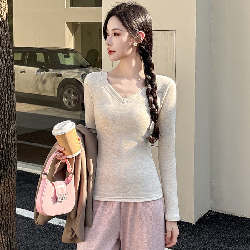 V-neck bottoming shirt for women 2026 early autumn new slim fit brushed thermal top for women to wear inside and outside long-sleeved T-shirt