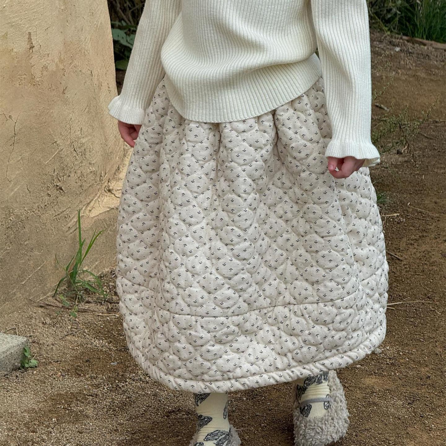 Jian Zi Dan Korean children's clothing 2025 winter new style girls' skirt, quilted cotton thickened half skirt, versatile floral half skirt.