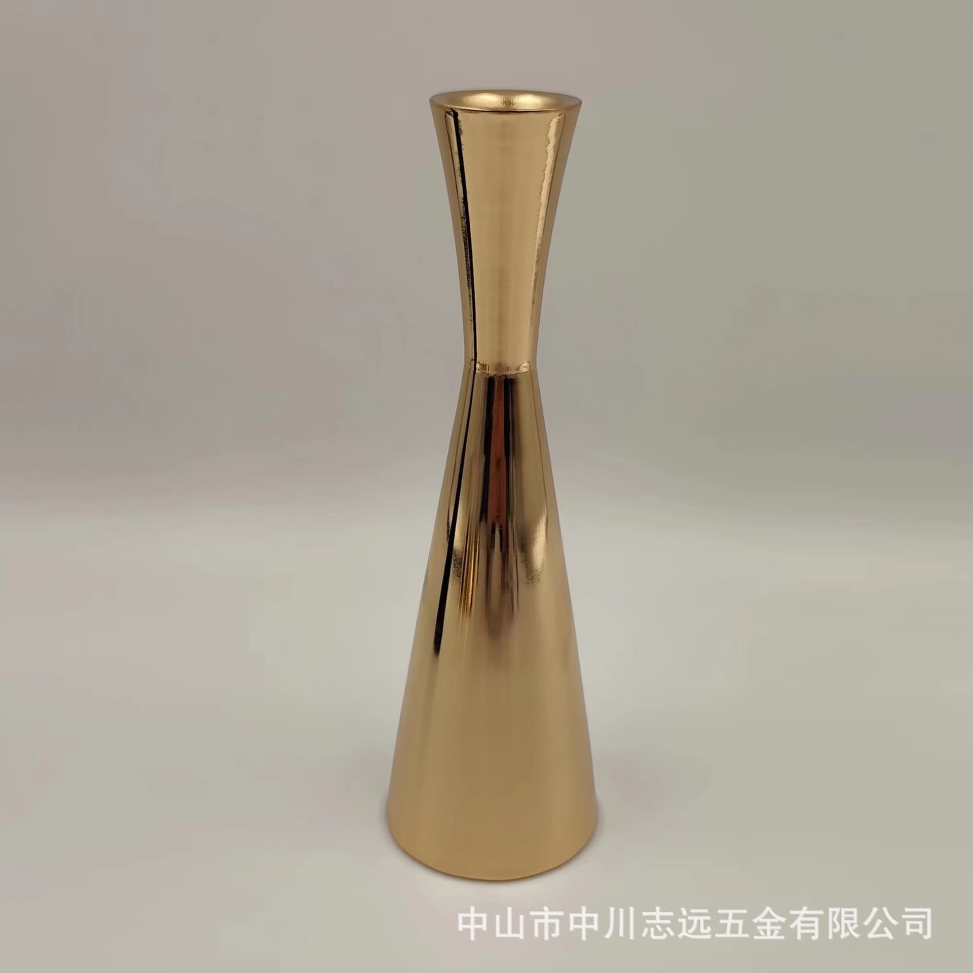 Cross-border Hot Seller Overseas European Candle Holder Decoration Western Dining Ornament Electroplated Iron Craft Accessories