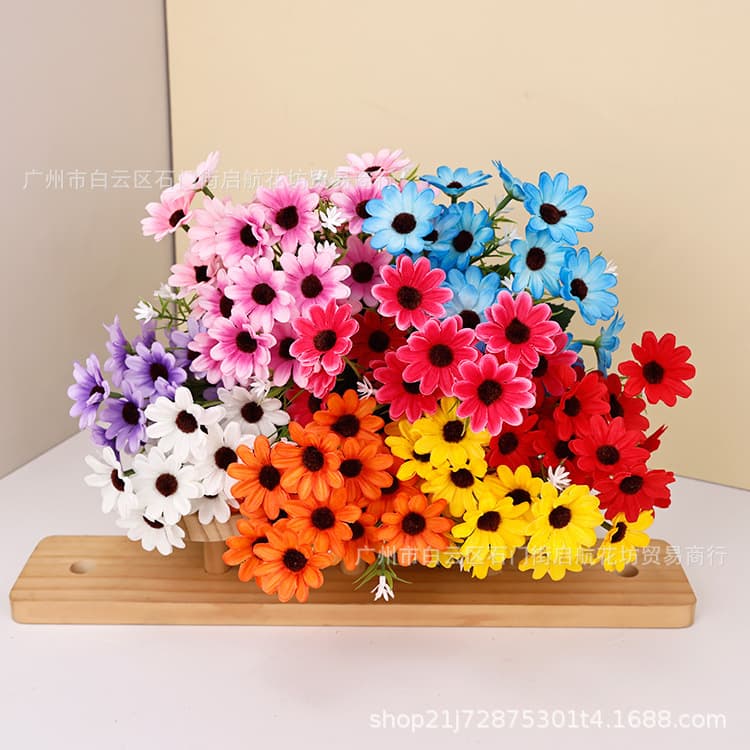 Factory Direct Supply Artificial Daisy Silk Flowers Plastic Garden Decoration Outdoor Fake Flowers Home Decor