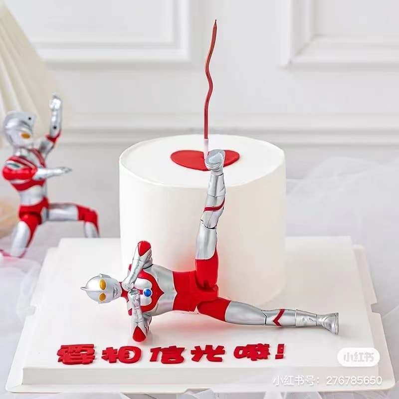 520 Ultraman Proposal Internet celebrity makes an immodest gesture and spoofs Ultraman's cake decorations with gaudy decorations