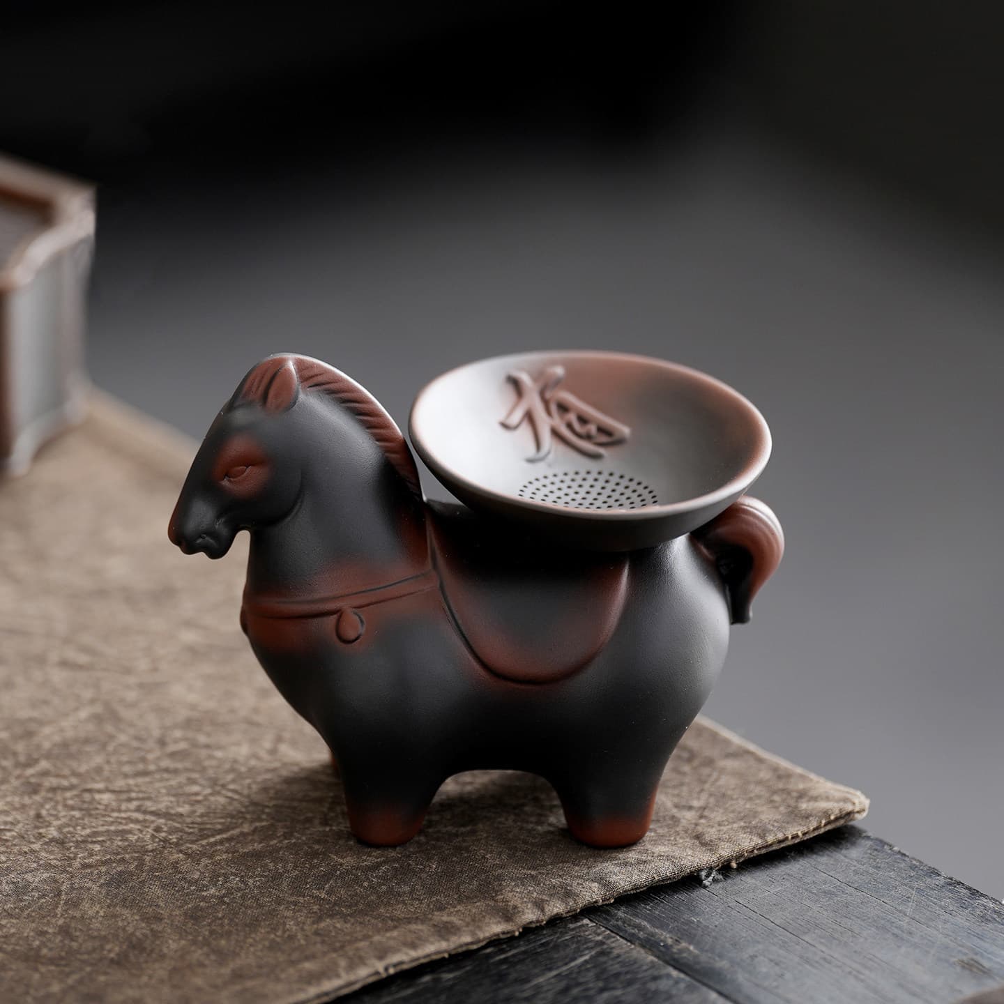 Handmade purple pottery tea leakage tea pet household tea filter tea ceremony tea filter kung fu tea set immediately rich horse ornaments