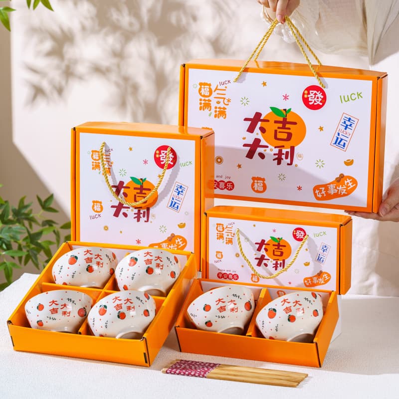 The company is offering promotional gift sets of underglaze ceramic bowls and chopsticks as creative souvenirs.