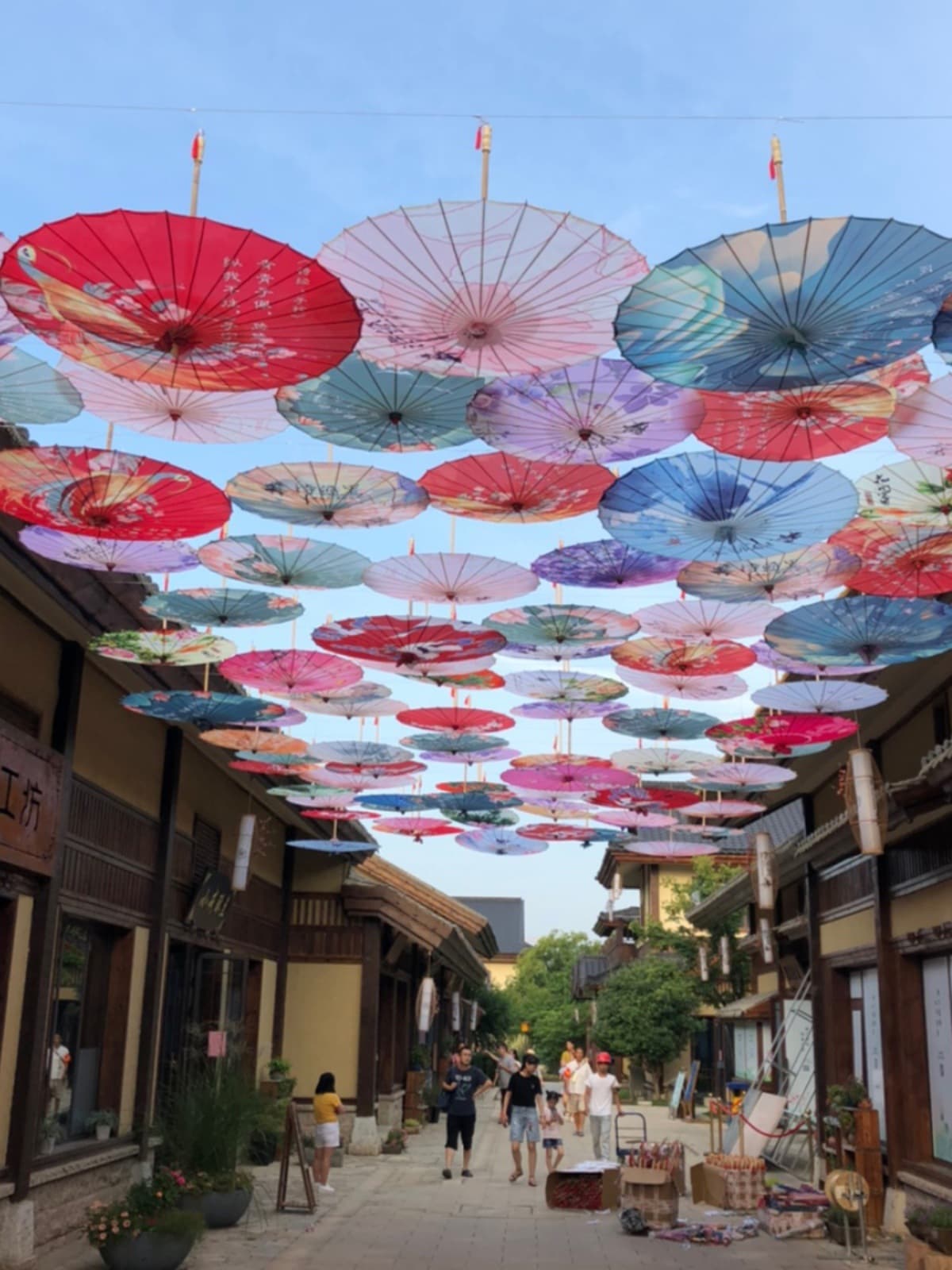 Chinese-style oil-paper umbrella for outdoor rain and sun protection, silk canopy, decorative ceiling umbrella with optional umbrella lights, retro dance umbrella