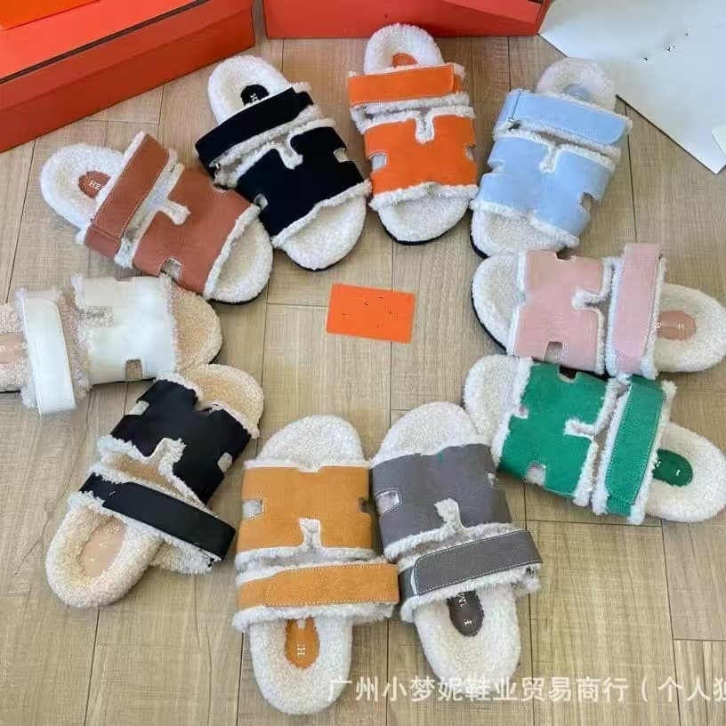2025 Autumn/Winter New Slippers Women One-Strap Velcro Fuzzy Slippers Outdoor Retro British Style Flat Erjiu Slippers