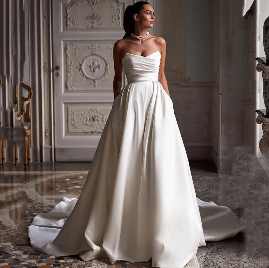 Strapless Wedding Dress Forest Style 2026 New Bride Simple Satin Hepburn Travel Photo Small Train Slimming