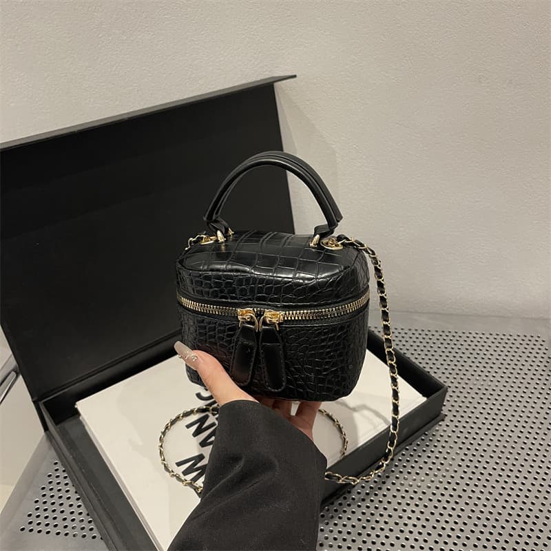 Women's shoulder bag, fashionable rhombus chain small square bag, new versatile trendy shoulder bag, handheld box bag