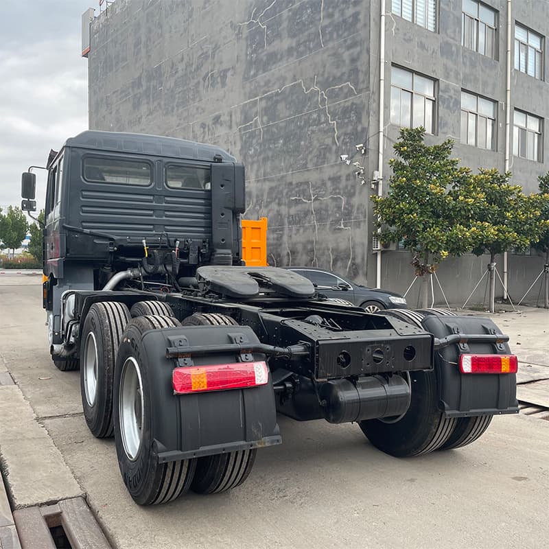 For sale: Shaanxi Automobile Delong F3000 tractor truck, 6x4 tractor-truck, 380 horsepower container truck.