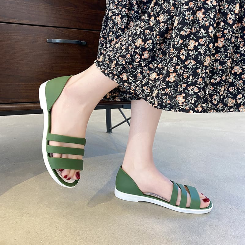 Summer women's flat sandals, plastic soft sole, non-slip rain boots, versatile and fashionable girls' beach jelly sandals, white shoes