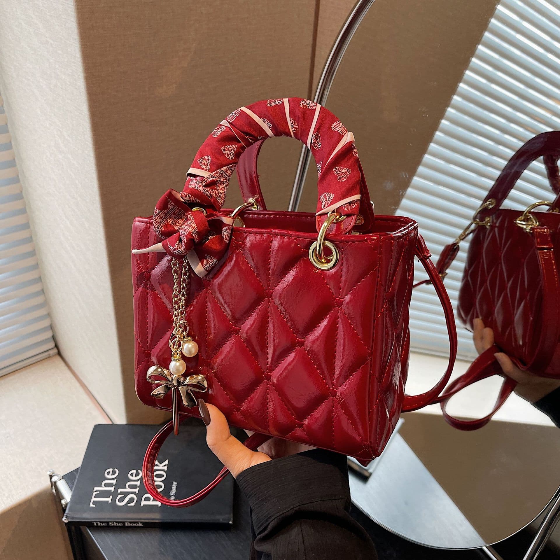2025 New Celebrity Style Light Luxury Lady Dior Bag Classic Diamond Quilted Handbag Crossbody Bag Premium Exquisite Fashionable Chic