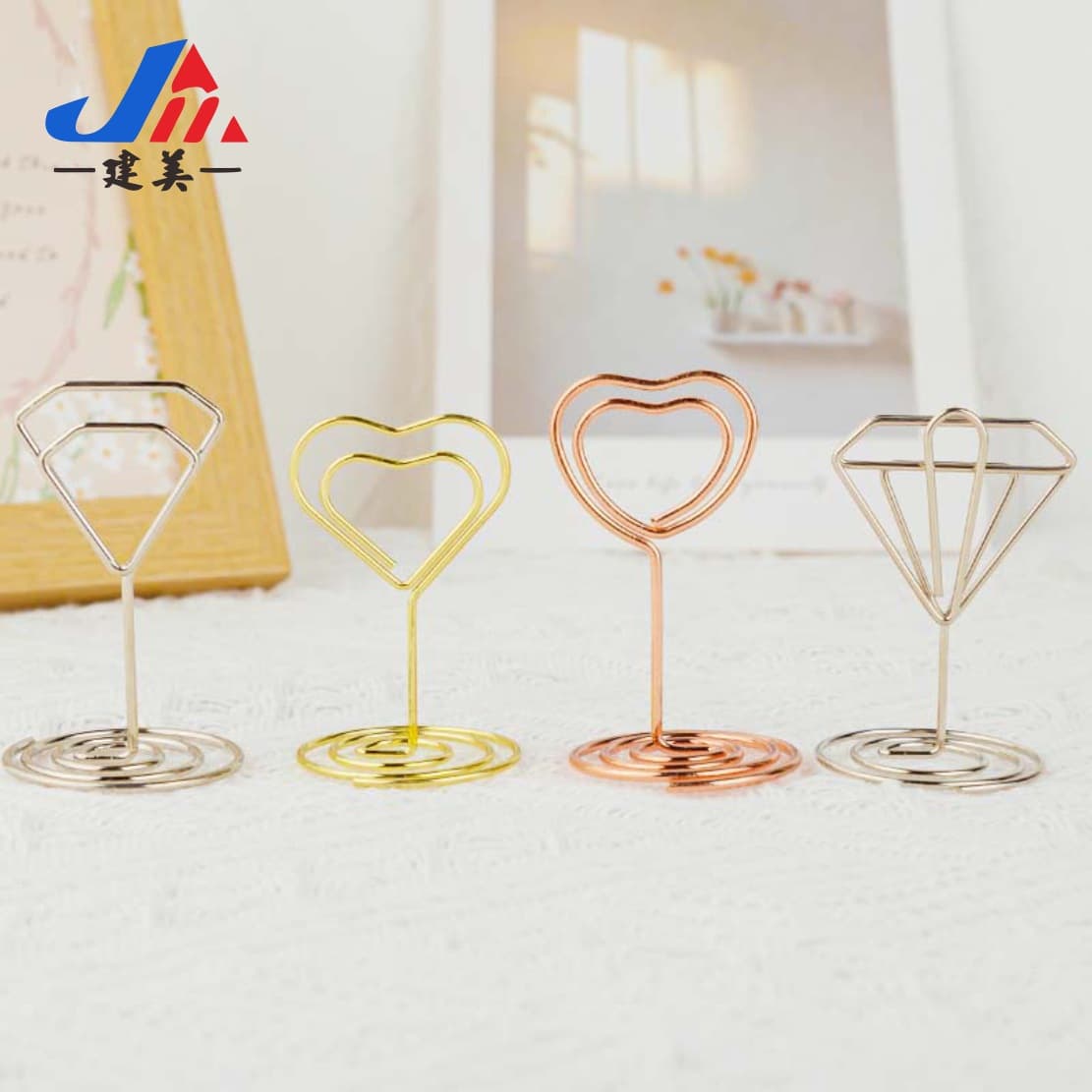 Original manufacturer of creative metal receipt holders, electroplated colored heart-shaped diamond message holders, desktop storage sticky note holders.