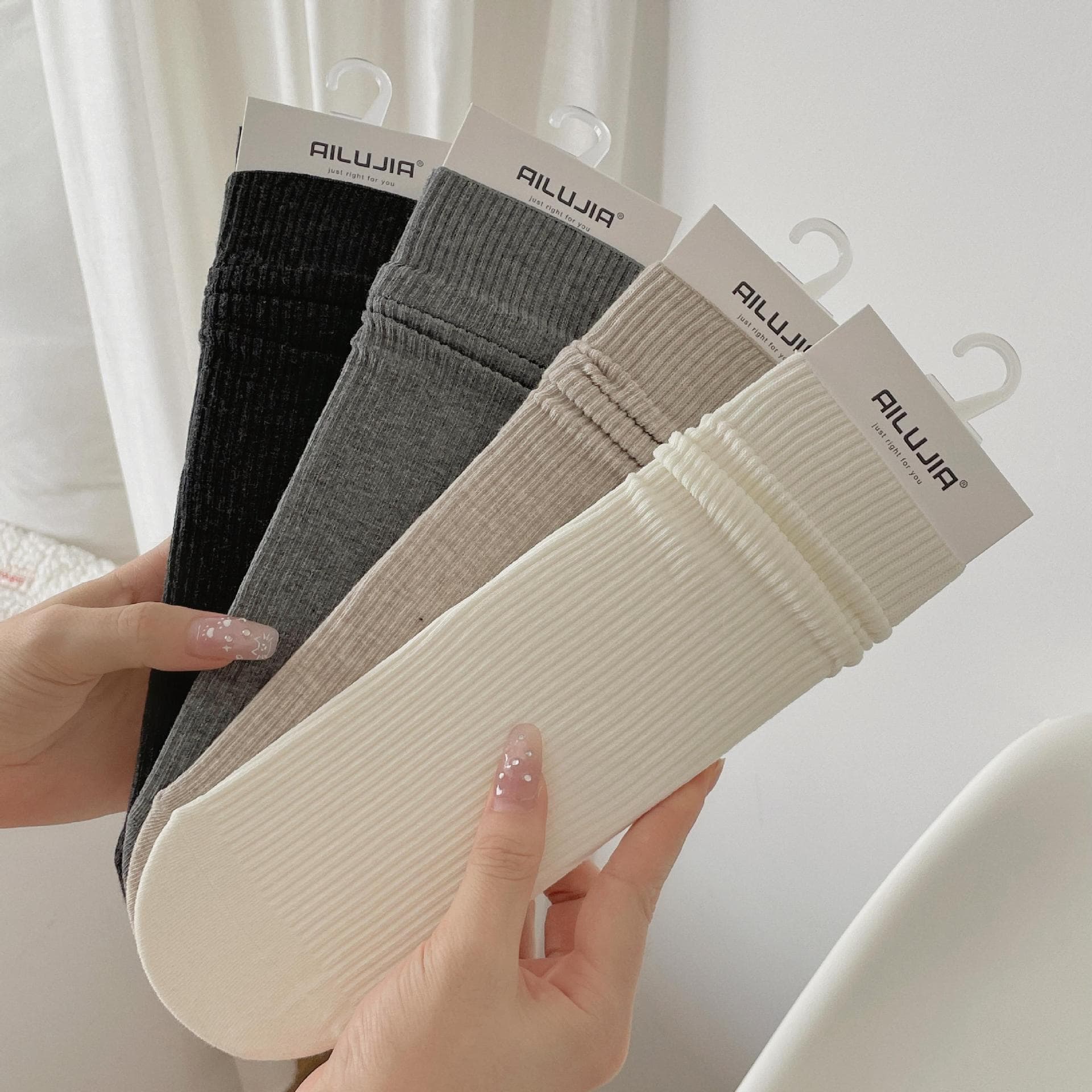 2025 Fall/Winter New Seamless Solid Color Vertical Stripe Women's Stacked Socks Pure Cotton Versatile Mid-Crew Women's Socks