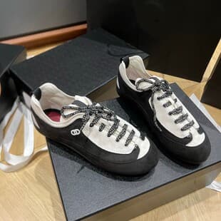 Xiaoxiang Style 2026 New Genuine Leather Thick Sole Heightening Flat Casual Sports Shoes for Women Outdoor Wearing German Training Shoes Board Shoes for Women