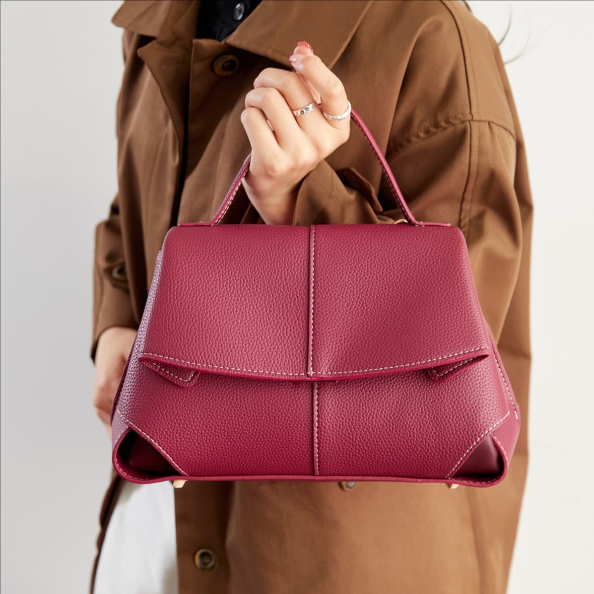 French pebbled light luxury handbag for women 2026 new large capacity niche shoulder bag fashionable versatile crossbody bag