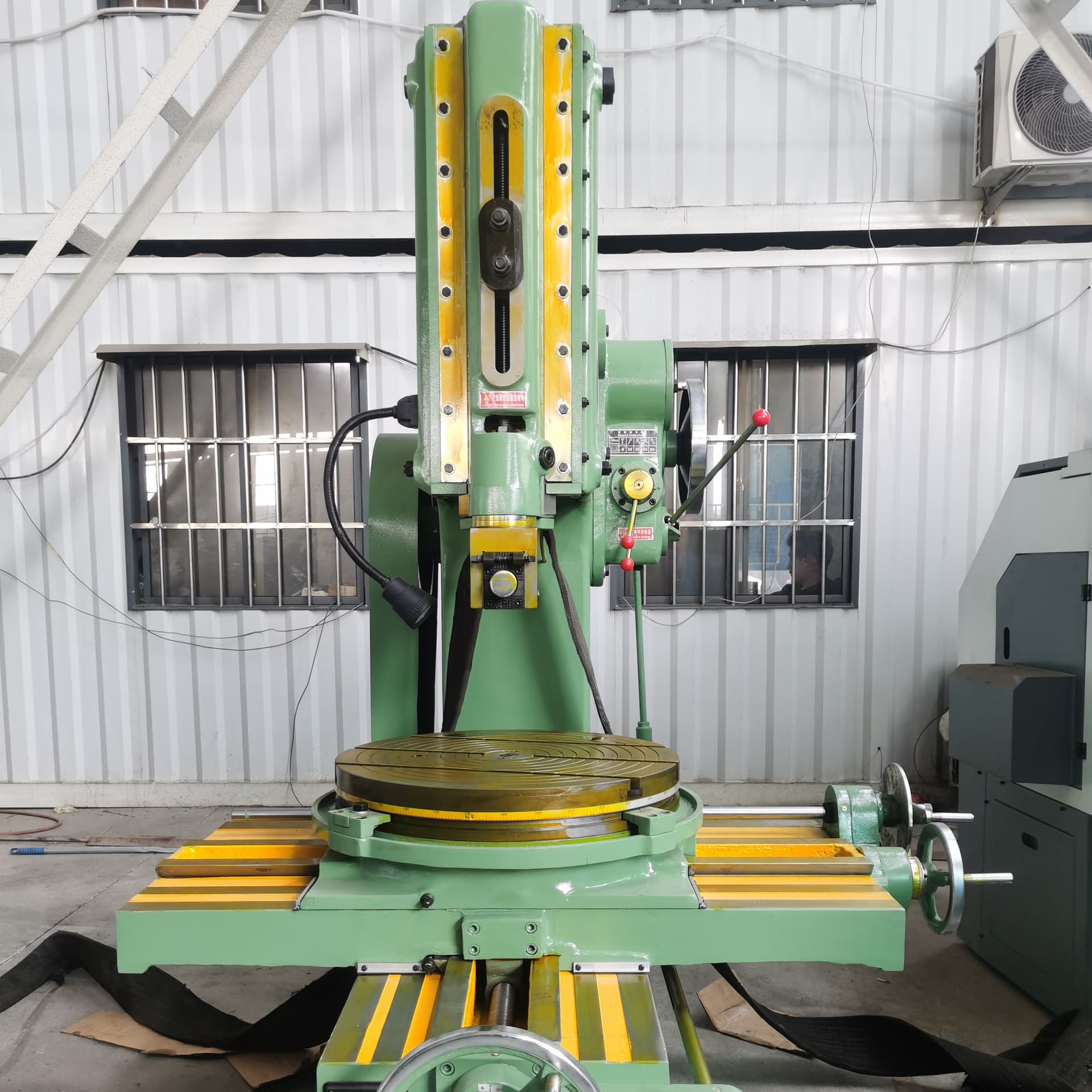 B5032 Vertical slotting lathe with automatic tool changer; B5032 pin-type slotting lathe; 5032 ordinary blind hole and keyway slotting lathe.
