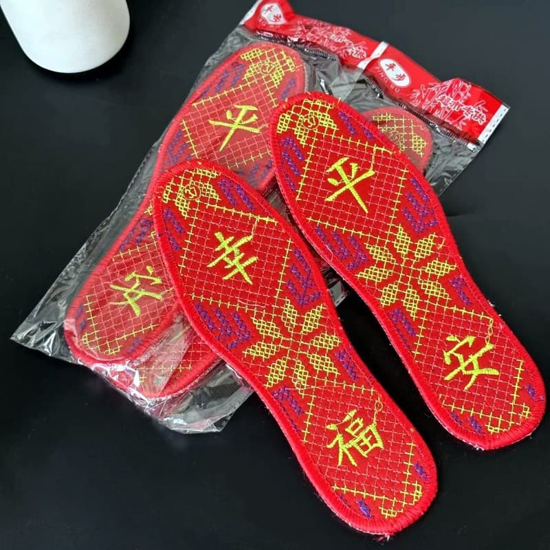 Peaceful and Happy Red Insoles, All-Season Insoles, Available in All Sizes, Wholesale from 1 Yuan Store Supplier
