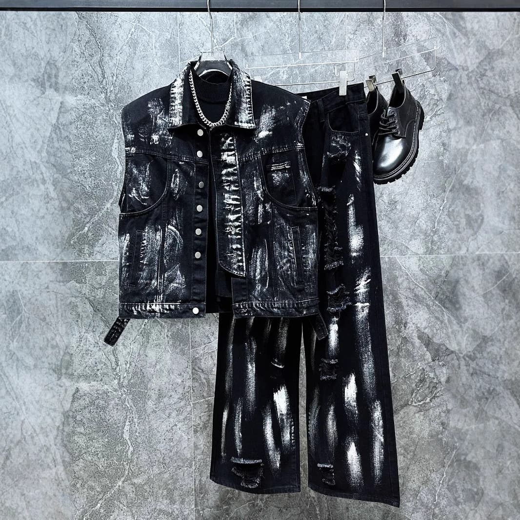 Stylish Men / New Trendy Vintage American-Style Distressed Denim Vest Set with Cool Ripped Design