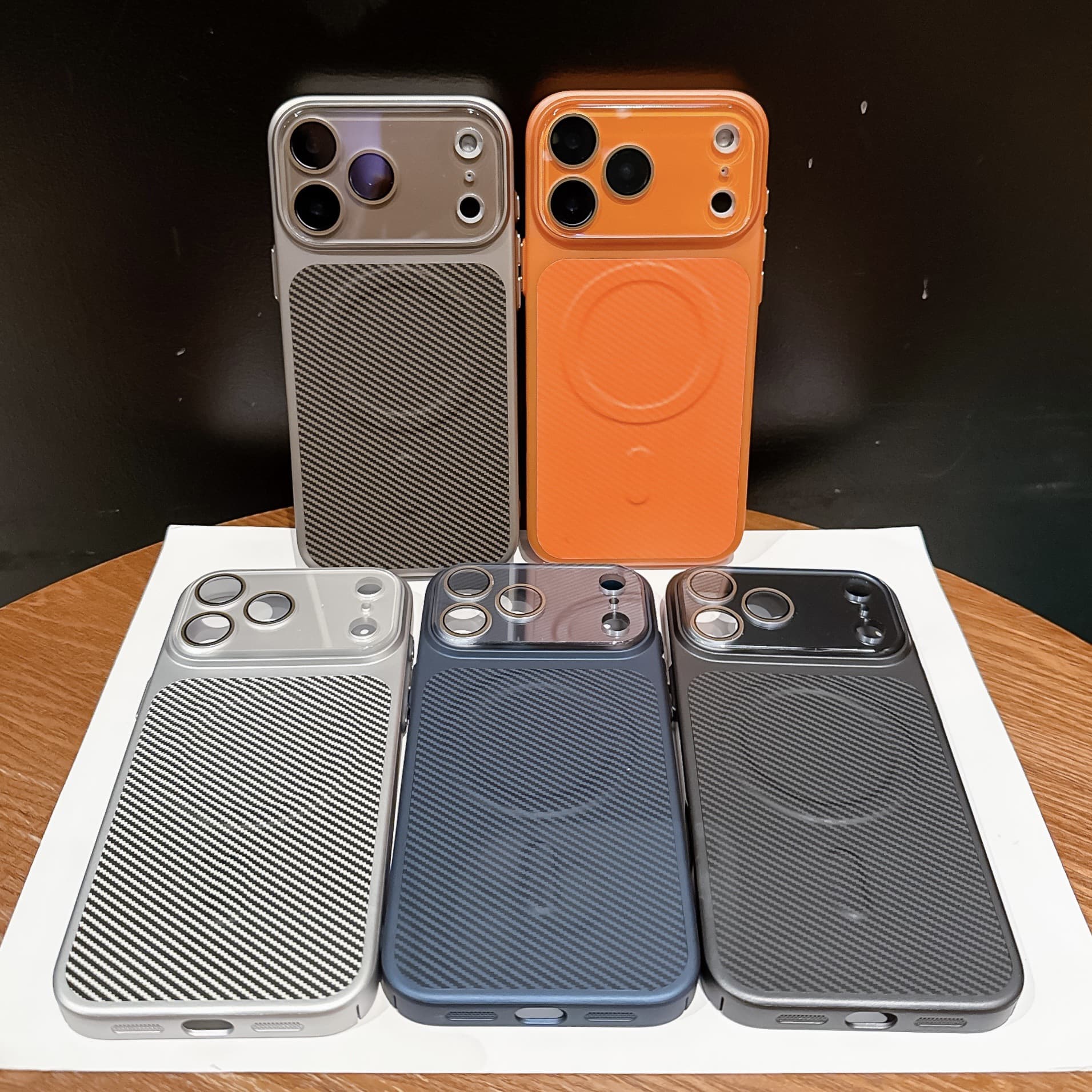 Suitable for Apple 17 Promax mobile phone case iPhone 16 carbon fiber leather pattern 15 magnetic charging 14 protective cover 13