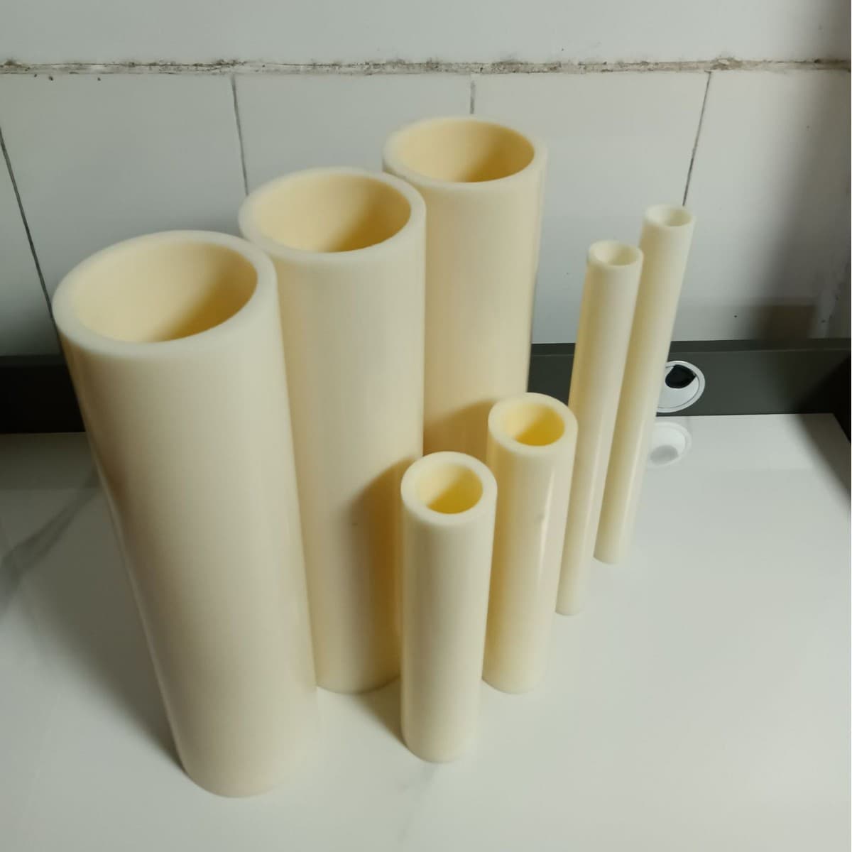 Custom ABS core tubes, 3-inch ABS pipe materials and fittings, new material processing, packaging threading tubes.