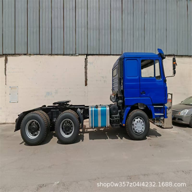 Sell Haohan fuel tractor head 6*4 cargo transport head 380 horsepower tractor truck head