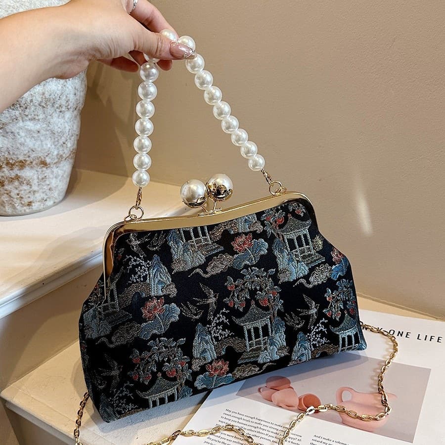 2026 New Cheongsam Bag Handbag Ethnic Style Embroidery Flower Temperament Classical Catwalk Gold Bag Dance Prop Bag