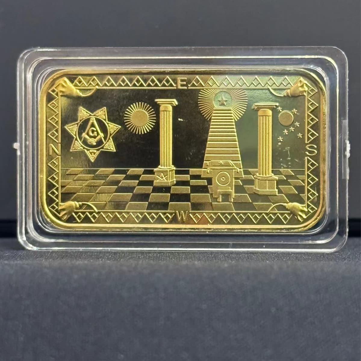 European and American Freemasonry gold-plated relief pyramid square metal badge commemorative medal coin creative collection to play with