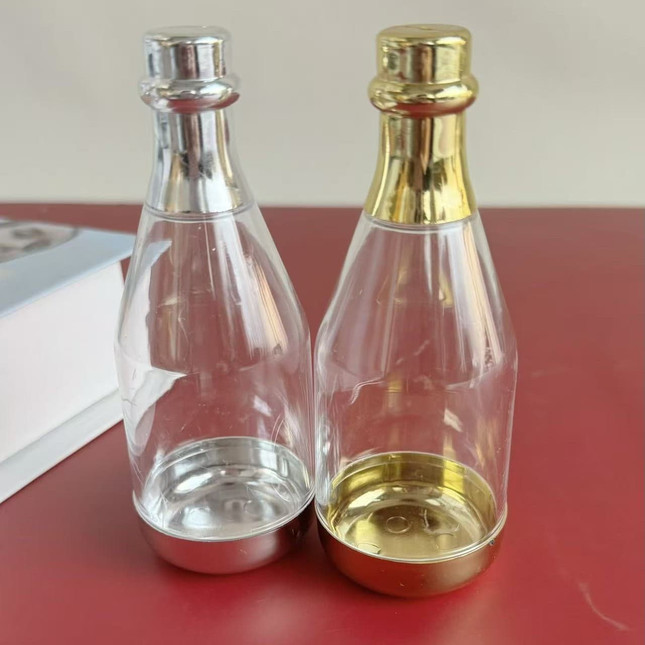 Creative Mini Champagne Bottle Candy Box for Weddings, Small Simulated Bottle Design, Factory Direct Supply