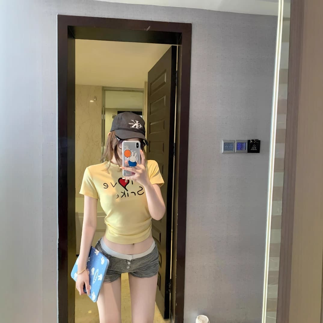 [40s 210g Combed 92% Cotton + 8% Spandex, Back-Covered Collar] Slim Fit, Figure-Flattering Regular Shoulder Short Sleeve T-Shirt for Women, Cream Yellow