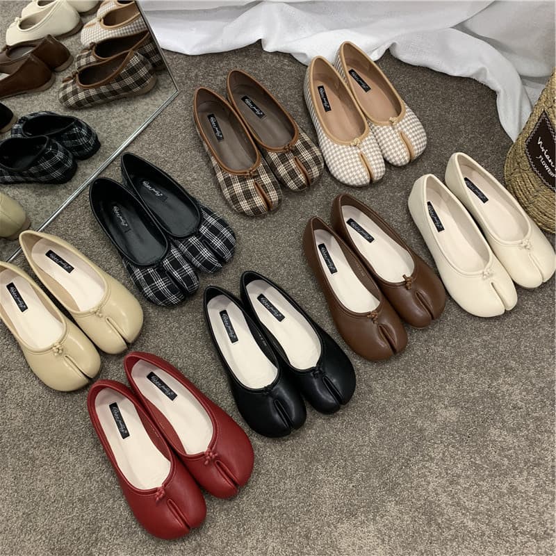 Doug Women's Shoes 2025 New Summer Split-Toe Pig Hoof Shoes Lazy Mules Flat Shoes Autumn Shoes