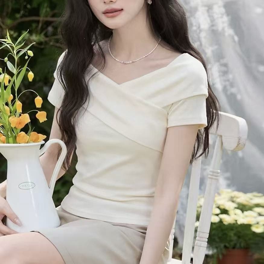 French petty bourgeoisie design light blue short-sleeved T-shirt for women 2026 summer new style new slim fit top for women