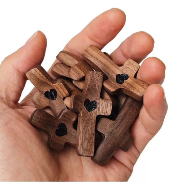 Cross-border Hot Selling Walnut Wood Cross Church Easter American Style Wooden Handheld Thumb Cross Keychain