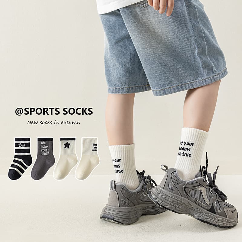 Spring and Autumn Children's Socks, Class A Cotton, Seamless Hand-Stitched One-Piece Mid-Calf Sports Socks, Moisture-Wicking and Odor-Resistant Mid-Calf Socks