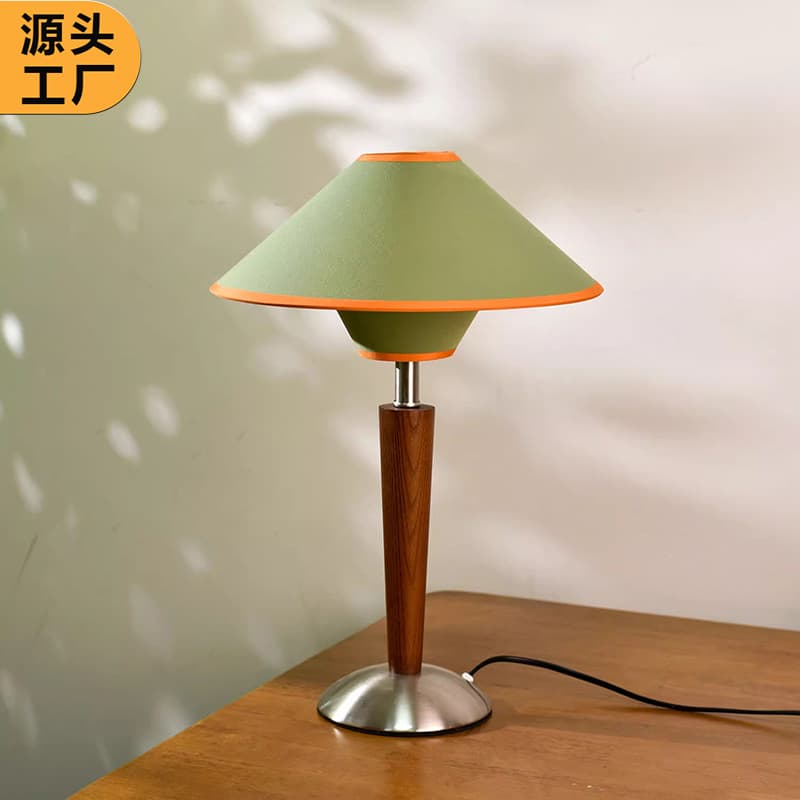 Medieval style solid wood retro table lamp American desk bedside lamp bookish spring green bedroom atmosphere fabric