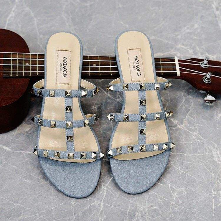 Rivet Flat Sandals for Women 2025 New Fashion Versatile Beach Flat Bottom Slippers Summer Outdoor Slippers