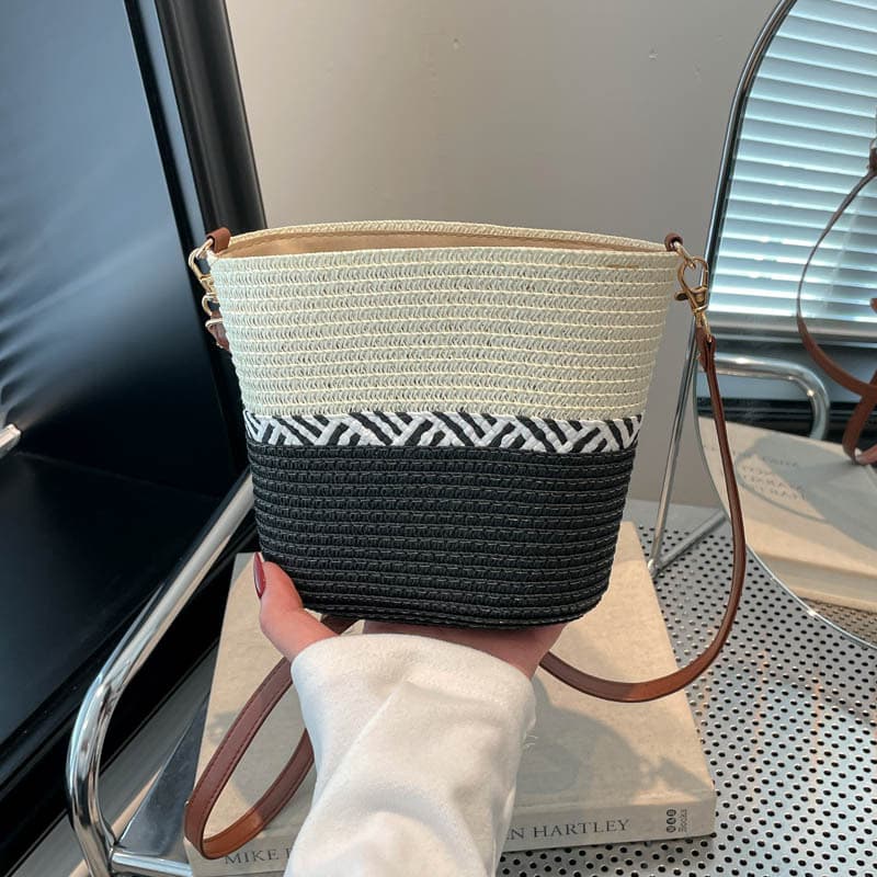 One-shoulder armpit bucket new style straw stitching new style hand-woven travel seaside fashion striped crossbody women's bag