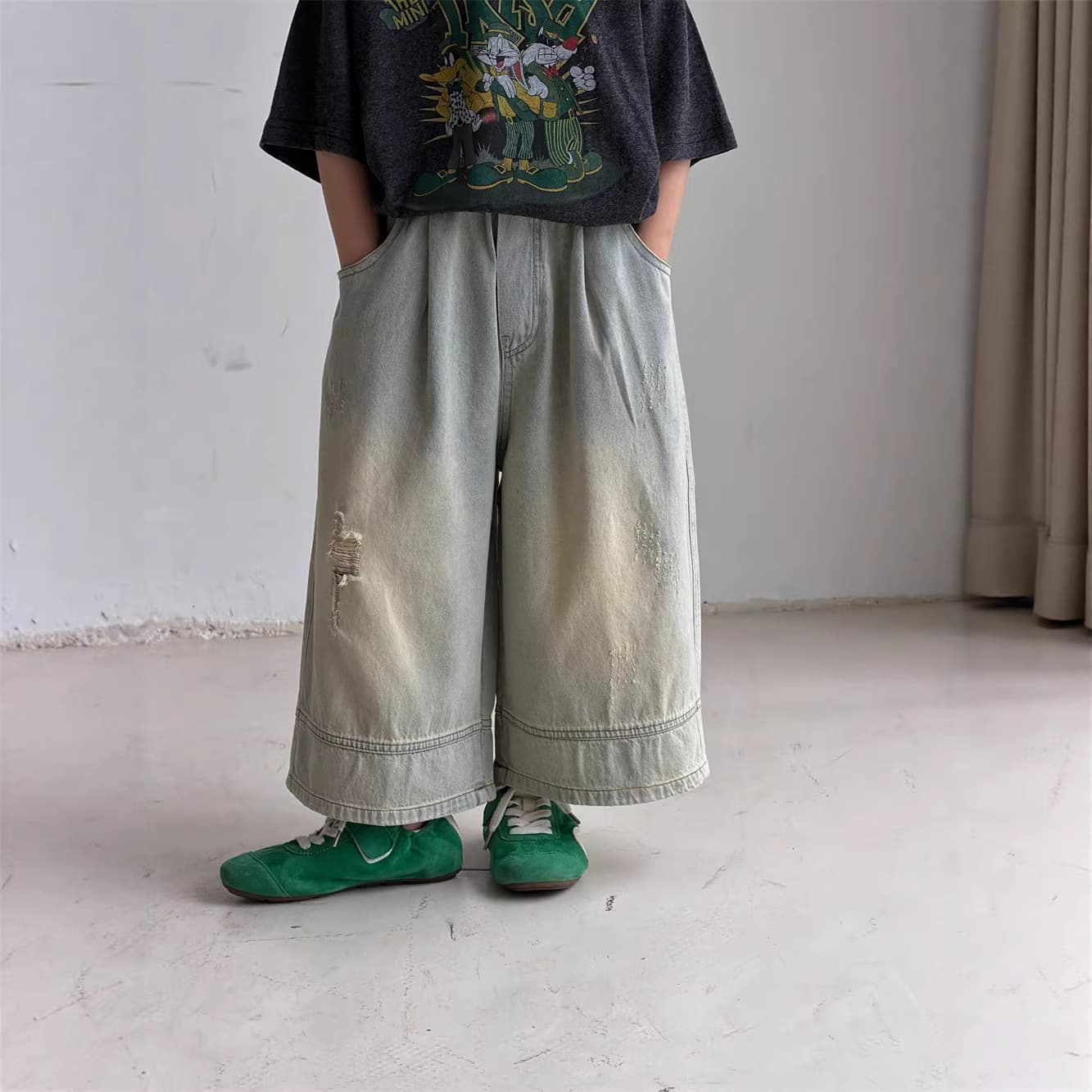 2026 summer new children's distressed sand-washed ripped jeans wide-leg pants for boys and girls Korean style loose nine-point pants