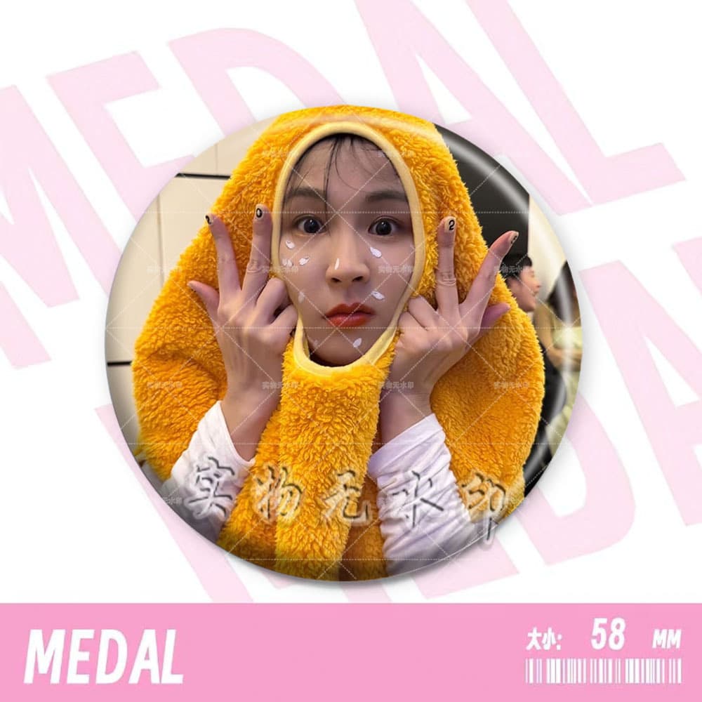 Zeng Peici's good-looking peripheral brooches, fan support, school bags, accessories, badges DIY