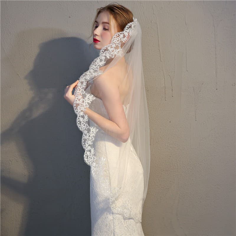 Factory Direct New Lace Edge Wedding Veil Short Single Layer Bride Wedding Veil Metal Hair Comb