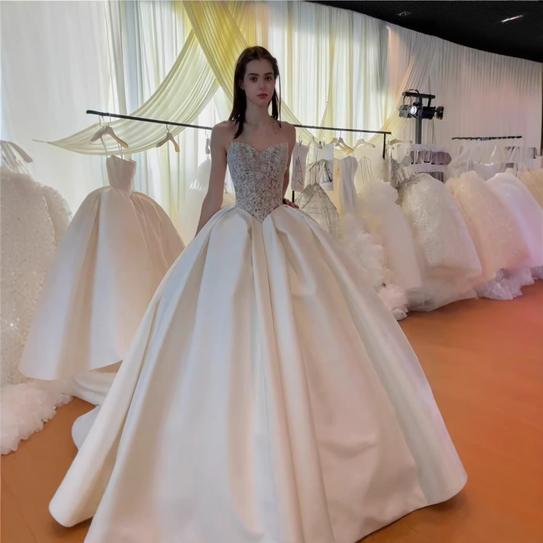 Wedding Dress Heavy Lace Strapless Satin Wedding Dress New Large Train Bridal Ceremony Gown