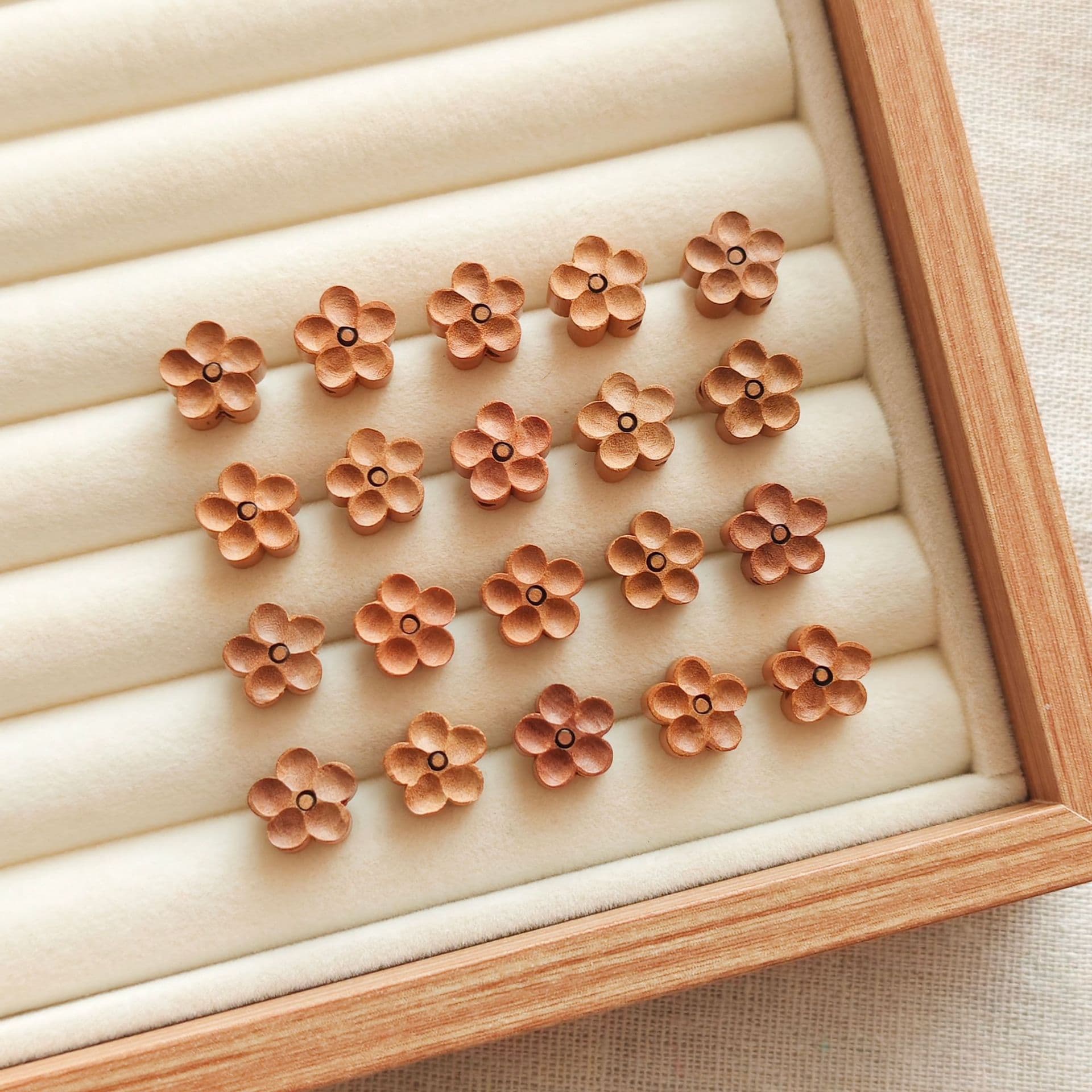 Peach wood carving plum blossom five-petal flower pendant loose beads accessories bracelet necklace four-leaf clover pendant DIY jewelry parts
