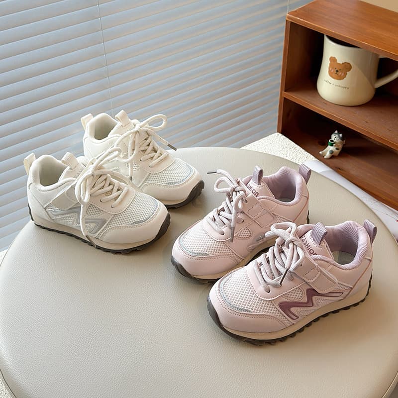 Kids Sports Shoes 2026 Spring Autumn New Girls Shoes Soft Sole Lightweight Running Shoes Boys Fashion Dad Shoes Trendy