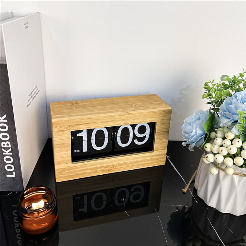 Nordic wooden flip clock, creative and stylish home desktop clock, craft ornament, tabletop alarm clock, simple.