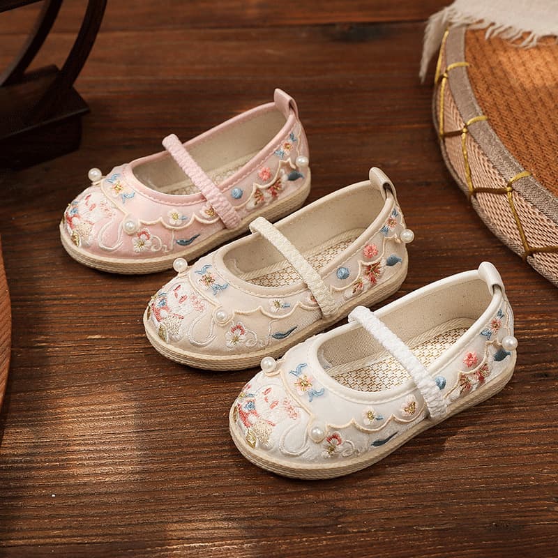 Factory Direct Sales 2024 New Style Yunjin Hanfu Shoes Girls' Ancient Costume Ancient-style Children's Embroidered Shoes Performance Year of the Rabbit