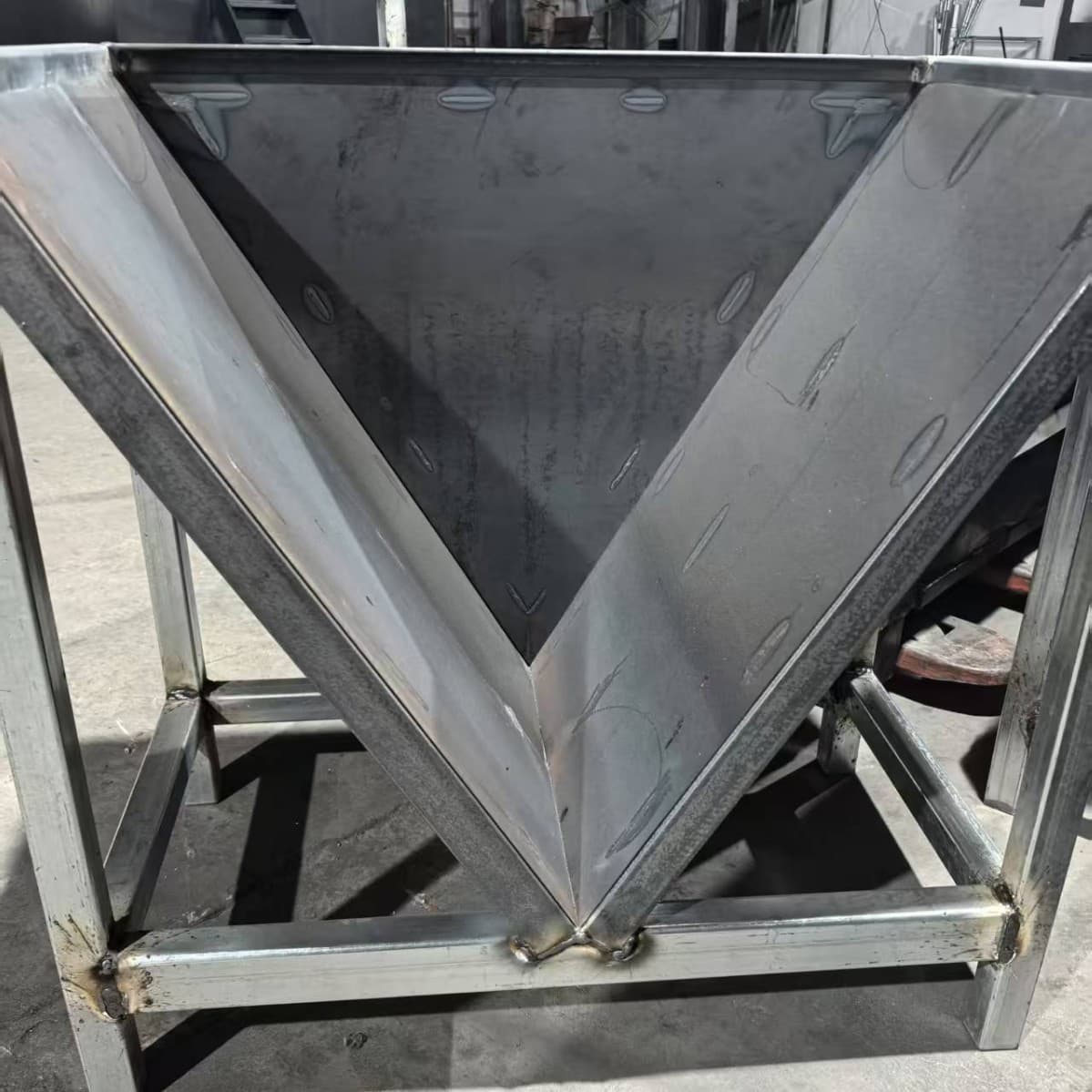 Material racks, shaft racks in various specifications, sturdy and durable, competitive prices, warehouse storage triangular and square types.