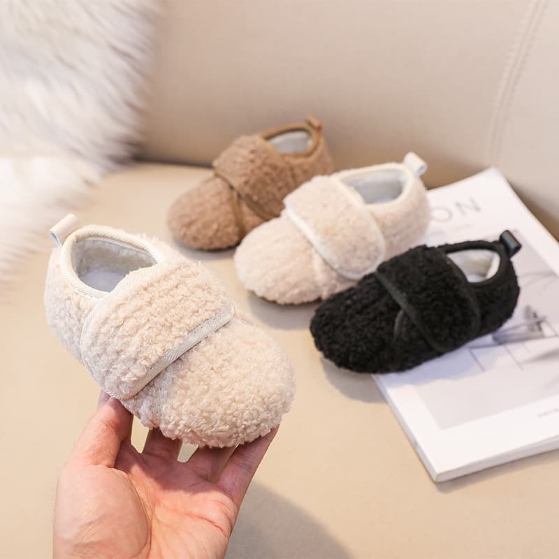 2022 winter new children's shoes wholesale, Korean version boys and girls plush shoes, Velcro warm cotton shoes with fleece bean shoes