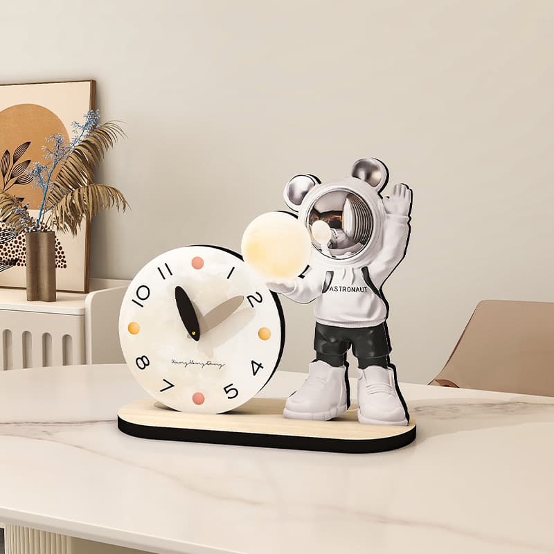 Creative Astronaut Desktop Clock Modern Minimalist Table Clock High-end Living Room Household Entryway Dining Room Decorative Clock